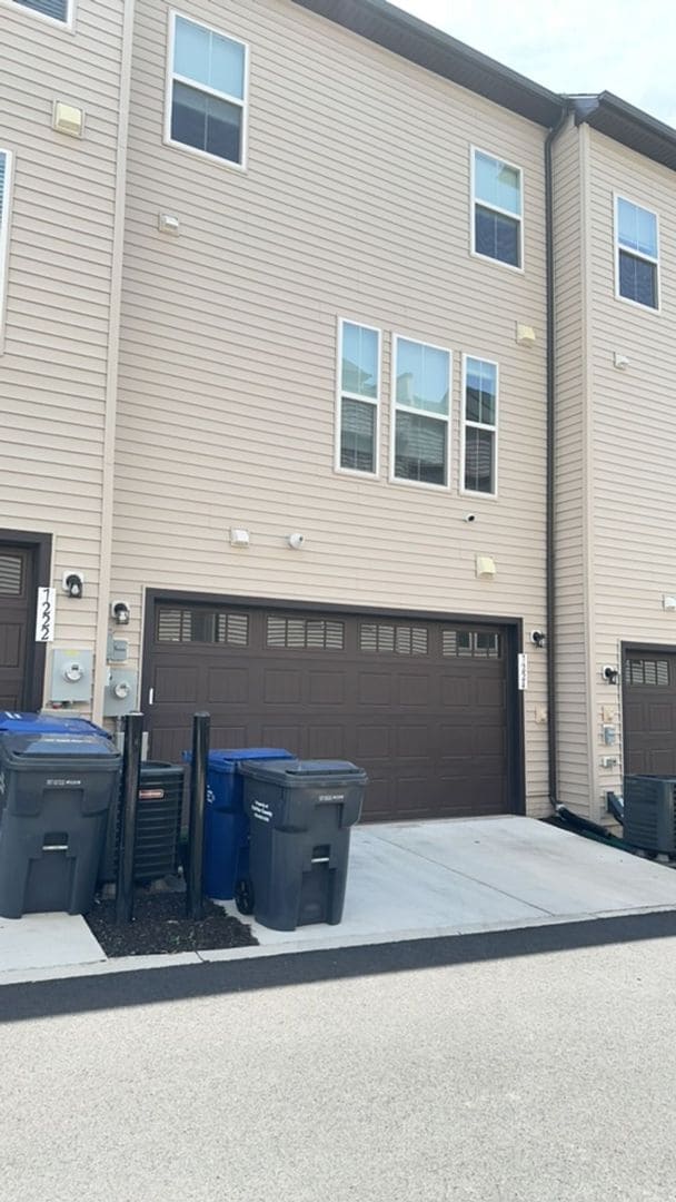 Photo - Beautiful contemporary TH in desirable North Hill