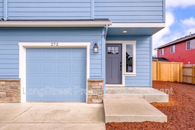 Photo - 272 Gwinn Street E