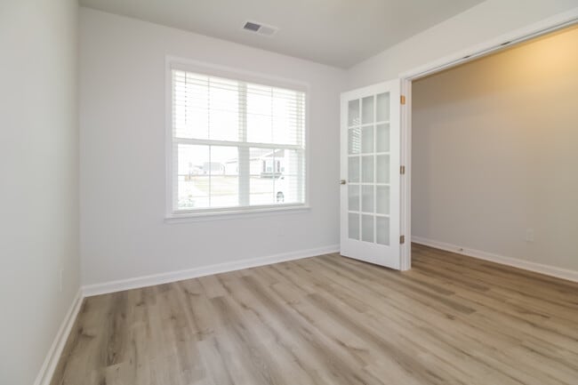 Photo - 518 Whittier St