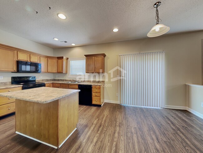 Photo - 5916 Minden Dr