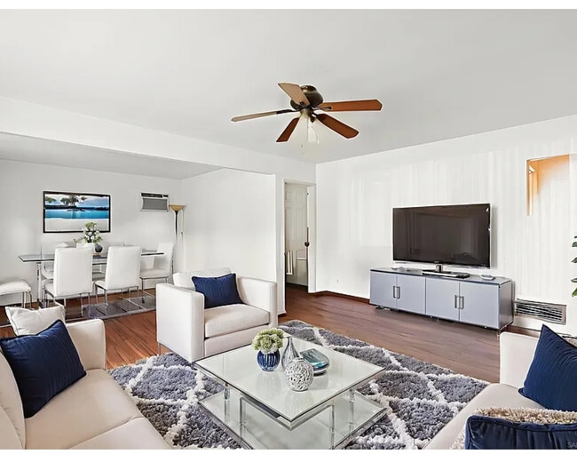 Photo - 6823 Mohawk St