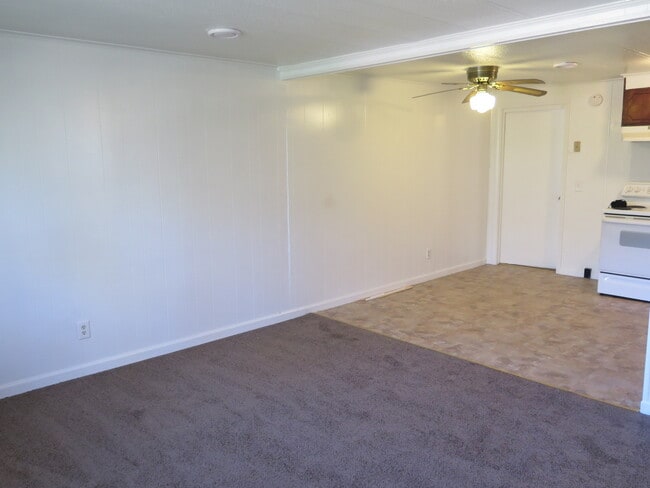 Photo - 2553-2555 Lloyd Rd Unit 2555