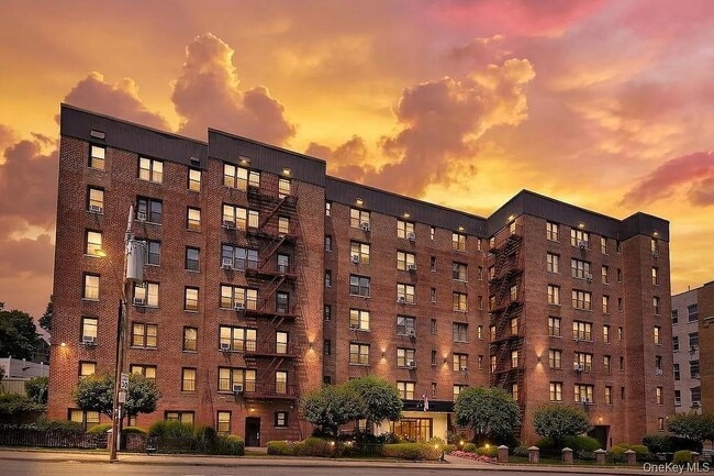 Photo - 77 Bronx River Rd
