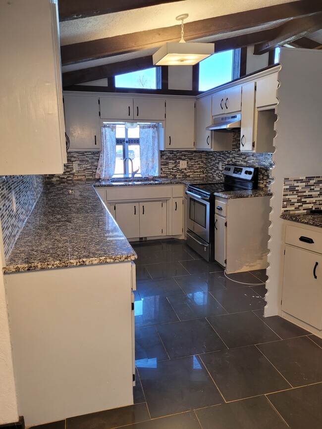 Photo - 102 Redbird Cir