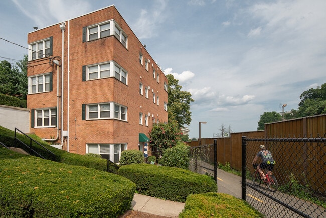 Outside Shot of Park Georgetown - Park Georgetown