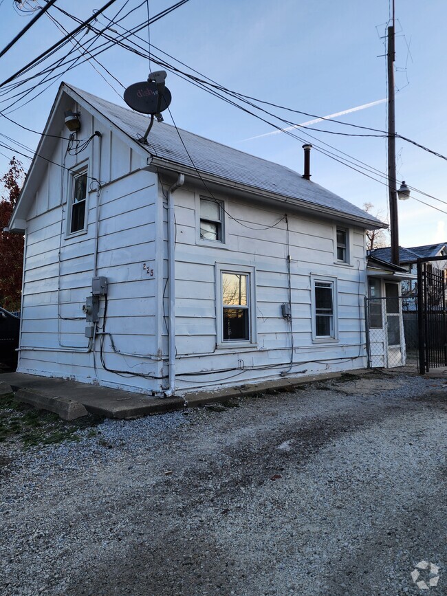 Building Photo - 225 N Washington Ave Rental