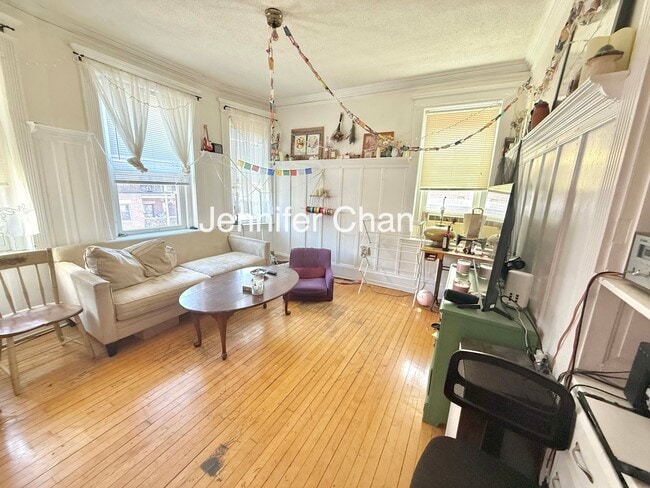 Building Photo - 32 Glenville Ave Unit 3