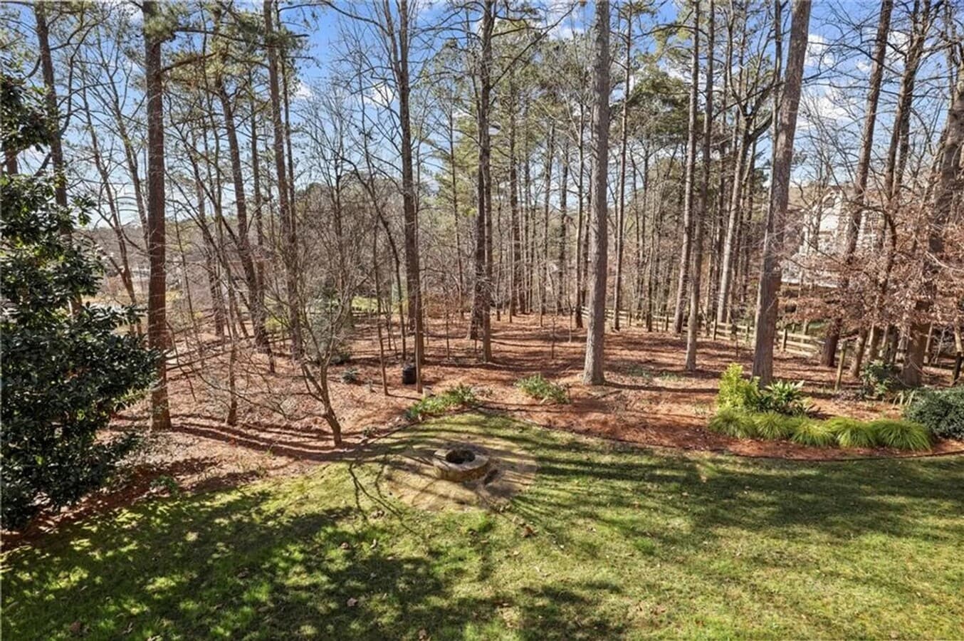 Photo - 890 Kings Arms Way