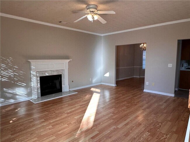Photo - 305 Hulan Way