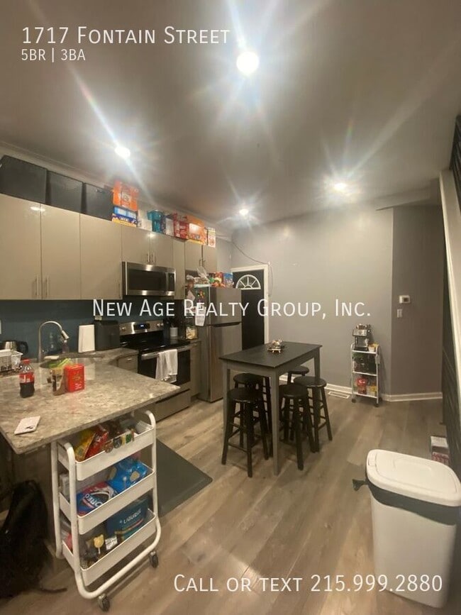 Photo - 1717 Fontain St