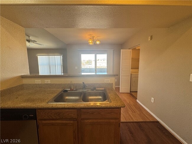 Building Photo - 7255 W Sunset Rd Unit 2081