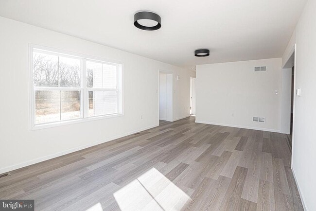 Photo - 617 Port Providence Rd