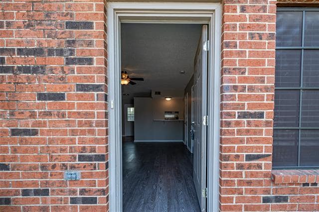 Photo - 305 Cambridge Dr