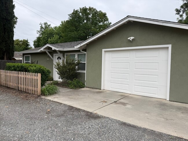 Building Photo - 1440 Laburnum Ave