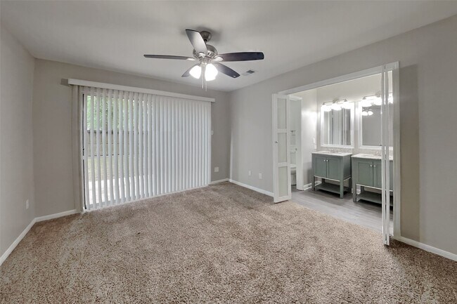 6 W Lance Leaf Rd