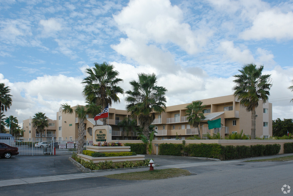 Photo - 2650 W 76th St Unidad 104 Rental