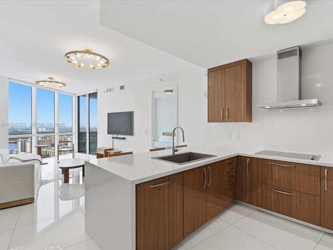 Building Photo - 18201 Collins Ave Unit 5508