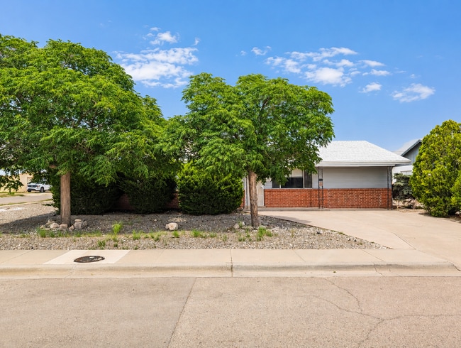 Building Photo - 3 bedroom home on a corner lot