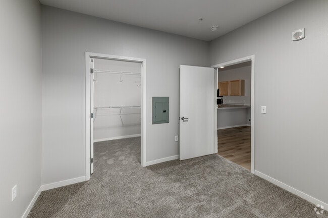 1BR, 1BA - 662SF - Bedroom