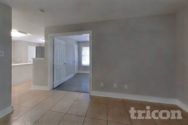 18167 Woodsdale Ct