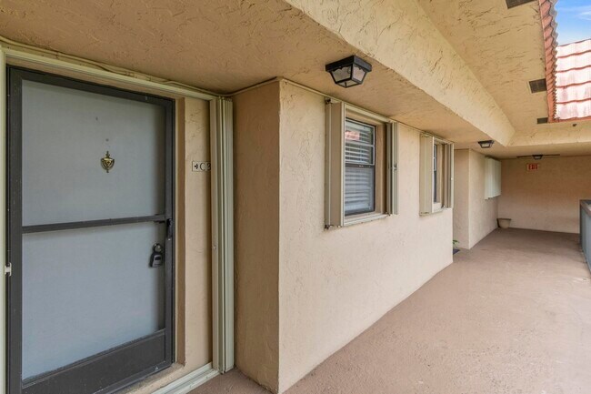 Photo - 200 Jacaranda Country Club Dr Unit 3c