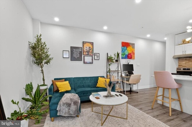 Building Photo - 537 N 35th St Unit 2