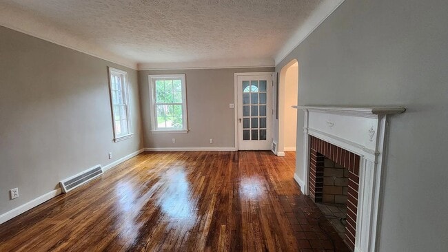 Photo - 920 Vineshire Rd