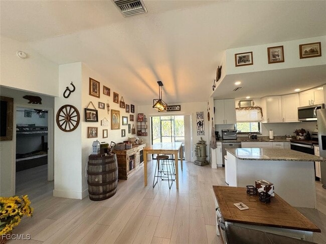 Photo - 2013 NE 4th Ter