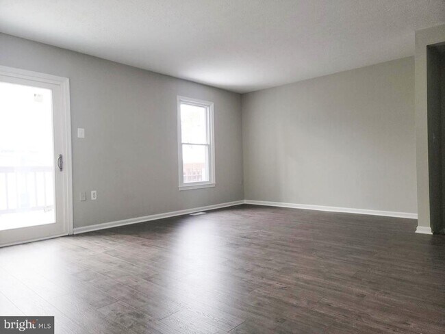 Photo - 7370 Stream Way