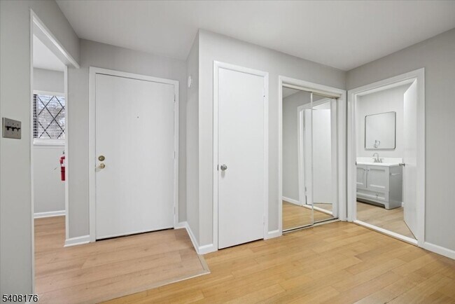 Photo - 911 Merritt Dr Unidad B-2