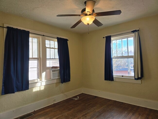 Photo - 12 E Chestnut St