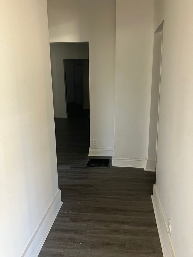 Building Photo - 803 E Washington St Unit 1