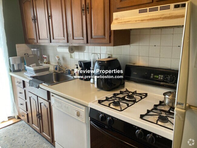 Building Photo - 1734 Commonwealth Ave Unit 4 Rental