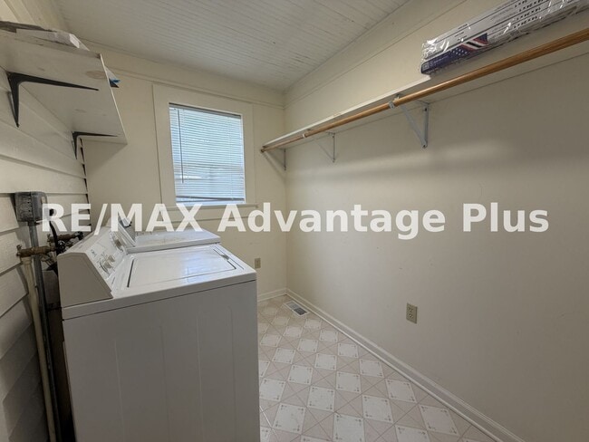 Photo - 711 Monroe St