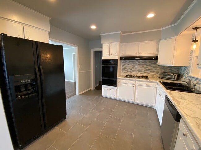 Photo - 4711 E 4th Pl