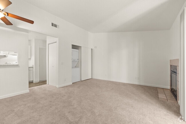 1BR, 1BA - 750SF - Living Room