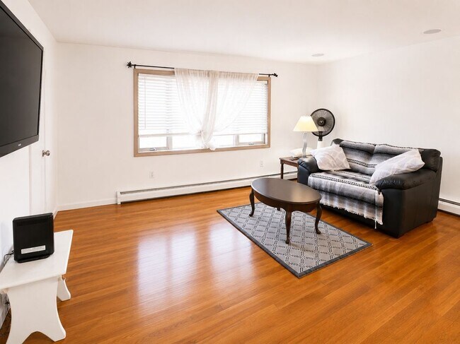 Photo - 100 Lee Ave Unidad 2nd Flr