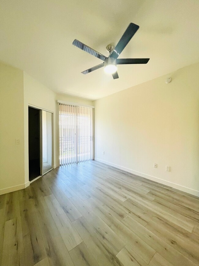Photo - 1411 E Orangewood Ave