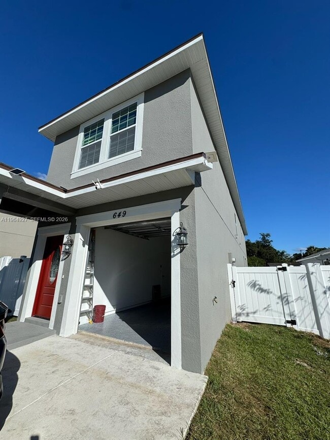 Photo - 649 N Lincoln St