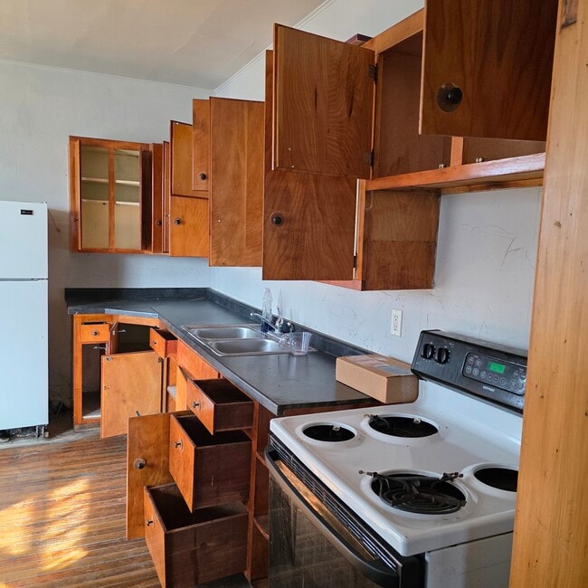 Photo - 384 S Hickory St