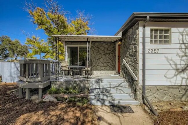 Photo - $0 DEPOSIT OPTION. STUNNING 3BED/2BATH DUPLEX IN BERKELEY NEIGHBORHOOD