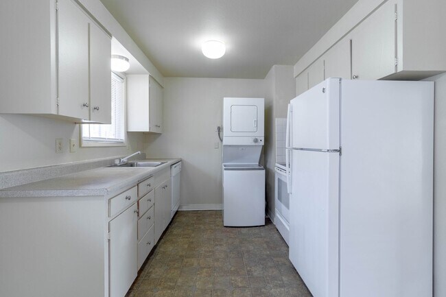 Photo - ** MOVE IN SPECIAL **Charming 2 Bedrooms 1...