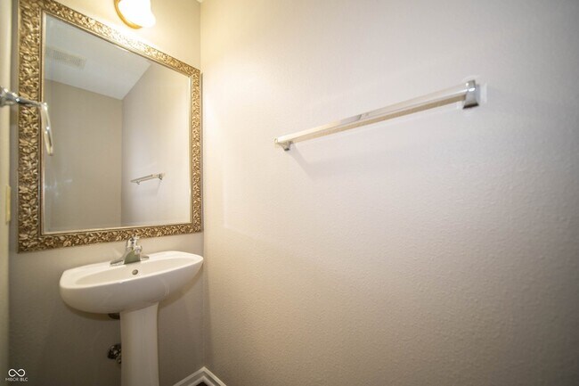 Photo - 1566 Howell Dr