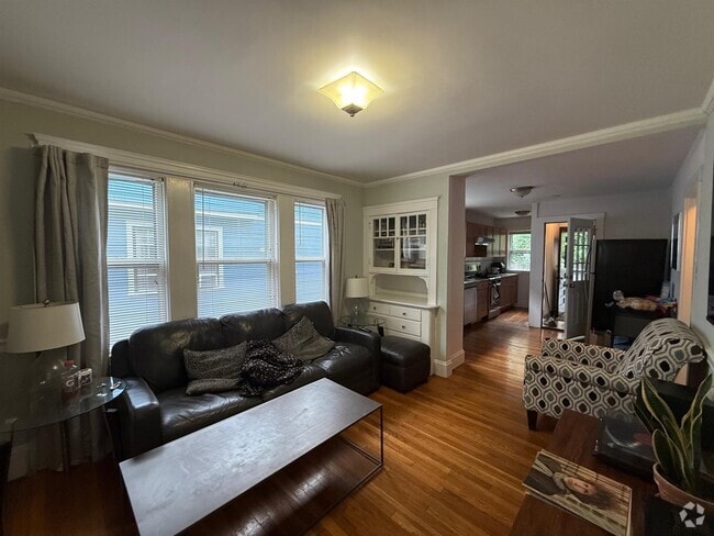 Building Photo - 17 Milton St Unit 1 Rental