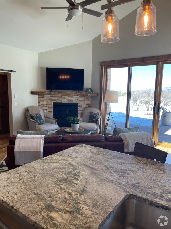 Building Photo - 498 S Badger Trail Rental