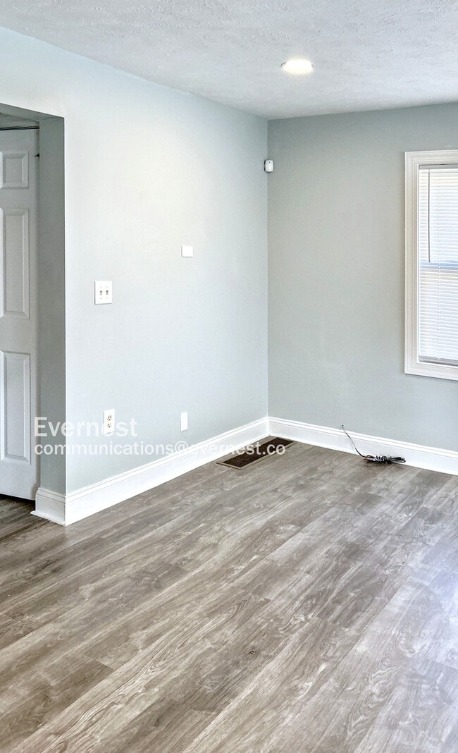 Photo - 18410 Landseer Rd