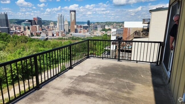 Building Photo - READY FOR MOVE IN! AMAZING 1-BEDROOM WITH ... Unit 440 William St- 1st FL Rental