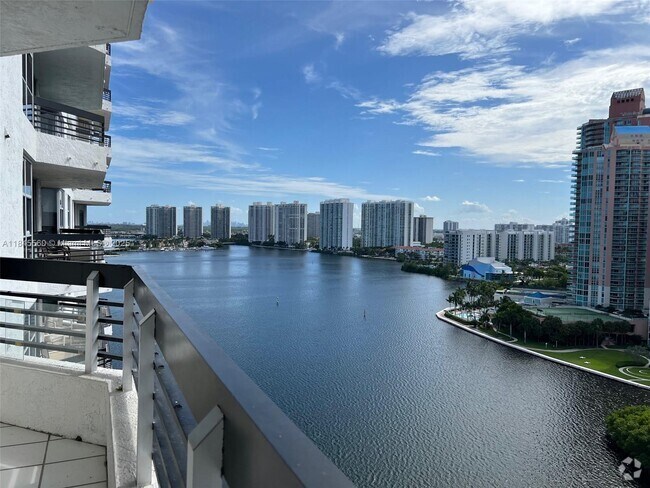 Building Photo - 3530 Mystic Pointe Dr Unit 1903 Rental