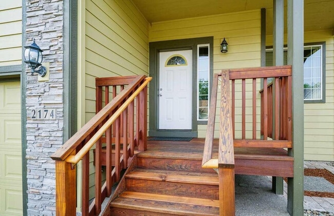 Photo - 4bd/2.5ba House with Washer/Dryer & Fully Fenced Yard!