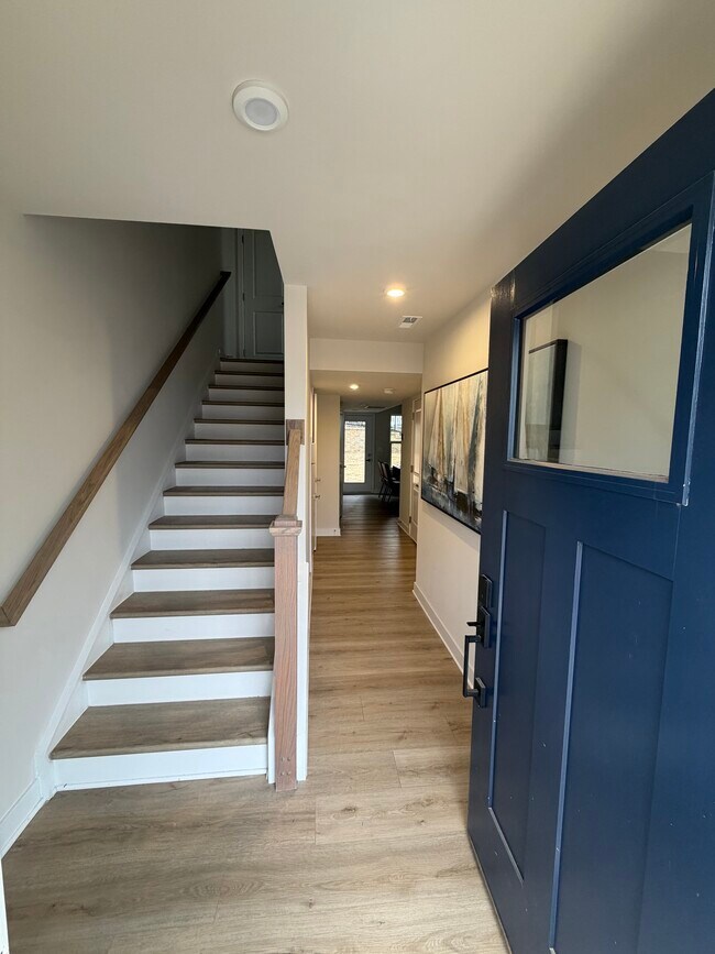 Photo - 2553 Ellen Ave